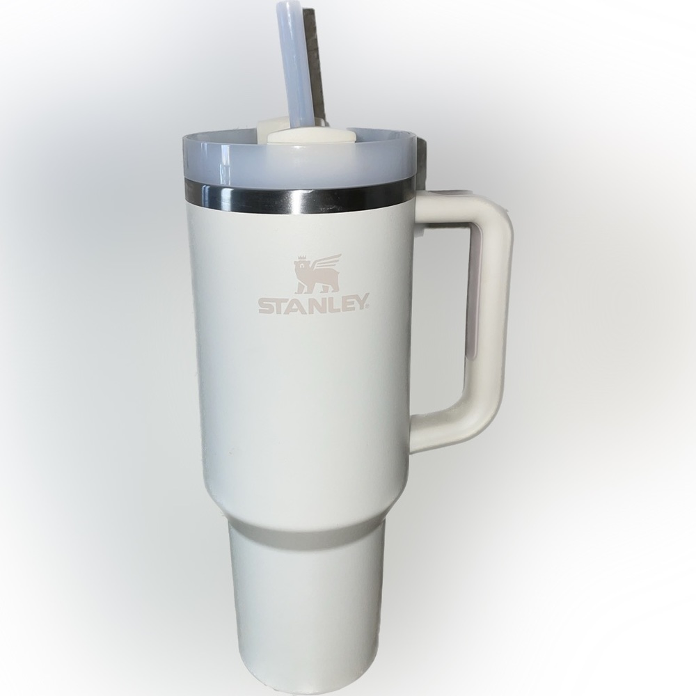 STANLEY EXCLUSIVE THE QUENCHER TUMBLER | 40 OZ CREAM